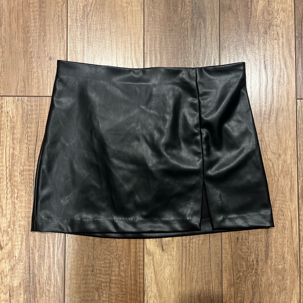 NWT H&M Black Vegan Leather Mini Skirt Y2K Going Out